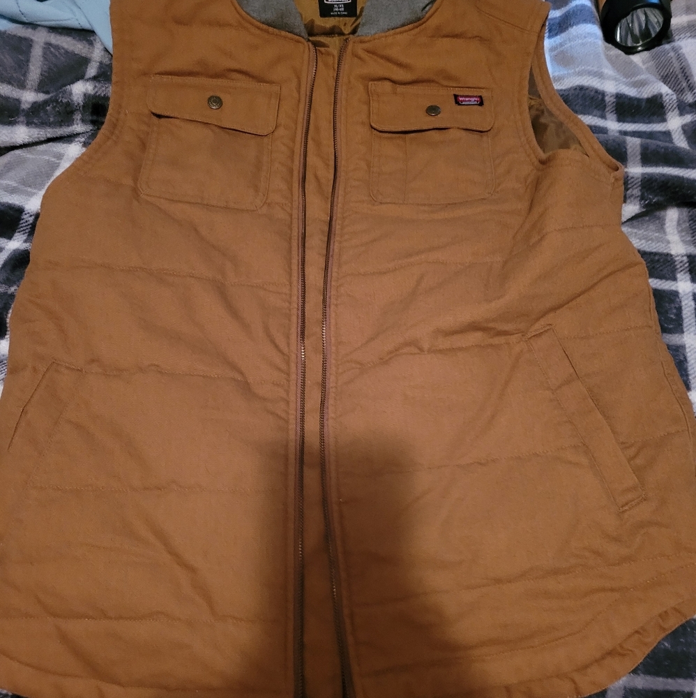 Wrangler workwear vest